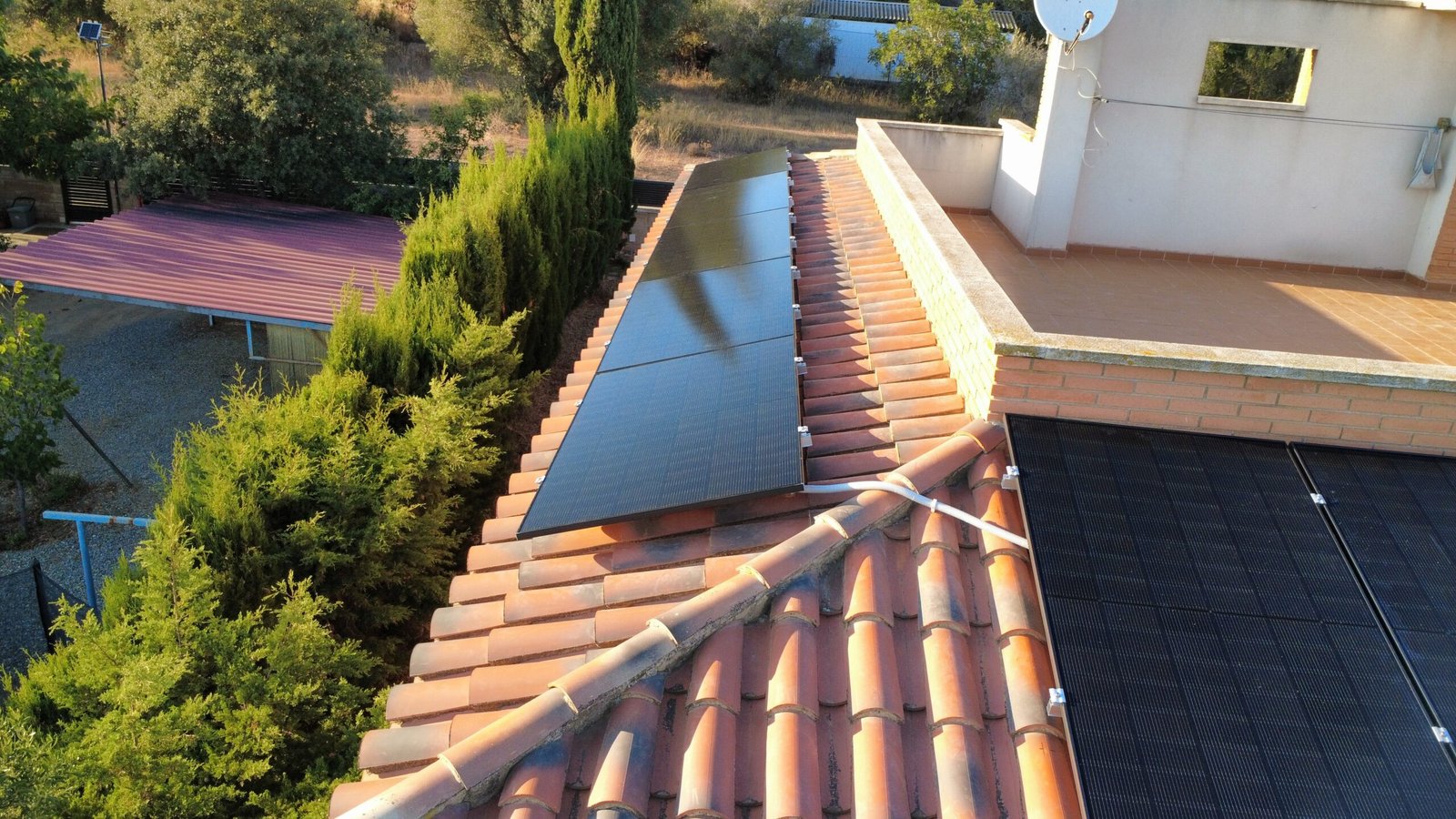 Instalación de placas solares vista aérea Tarragona