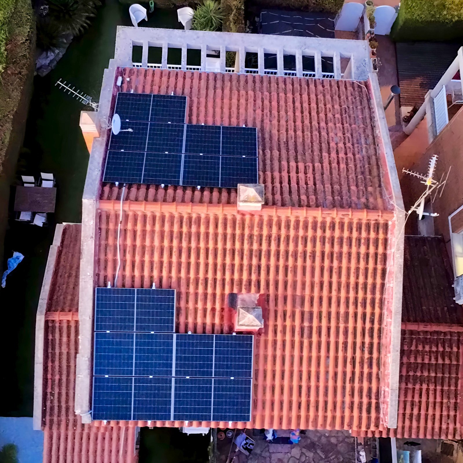 Sistema fotovoltaico completado Egranel